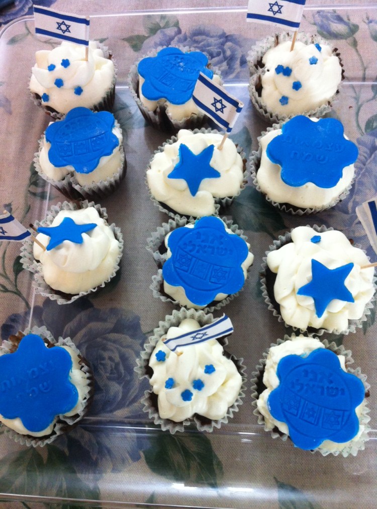 אפשר לקשט גם קאפקייקס