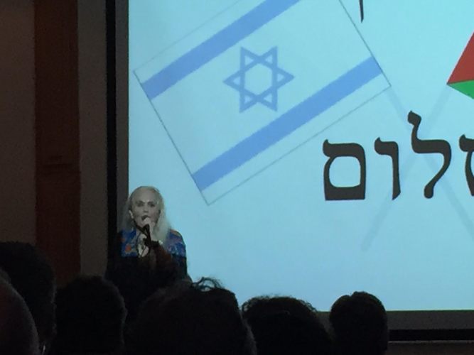 מירי אלוני בהופעה במלון יערים